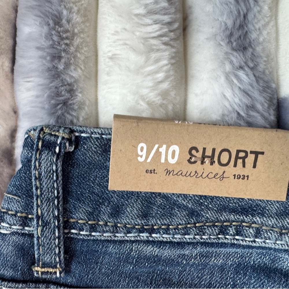 Women's Maurices Kaylee Blue Jeans Short - Picture 5 of 7